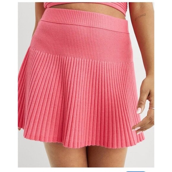 Aerie Women’s Size M Take Charge Wool Sweater Skirt Pink Punch 2778 - Picture 2 of 9